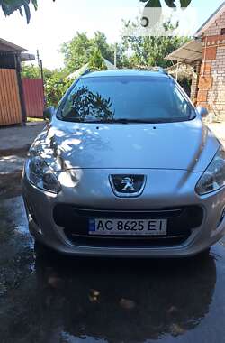 Универсал Peugeot 308 2011 в Знаменке