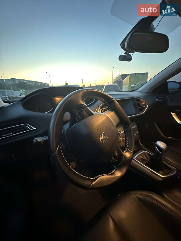 Універсал Peugeot 308 2015 в Рівному