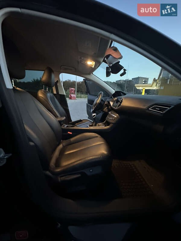 Універсал Peugeot 308 2015 в Рівному