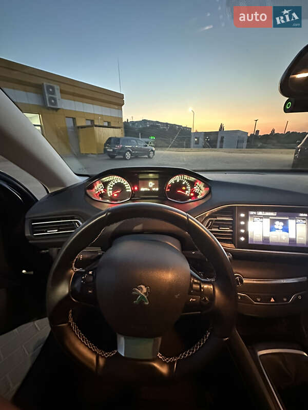 Універсал Peugeot 308 2015 в Рівному