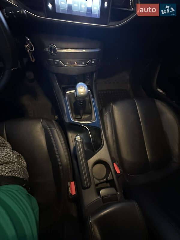 Універсал Peugeot 308 2015 в Рівному