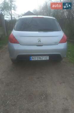 Хэтчбек Peugeot 308 2013 в Сваляве