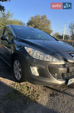 Хэтчбек Peugeot 308 2009 в Городке