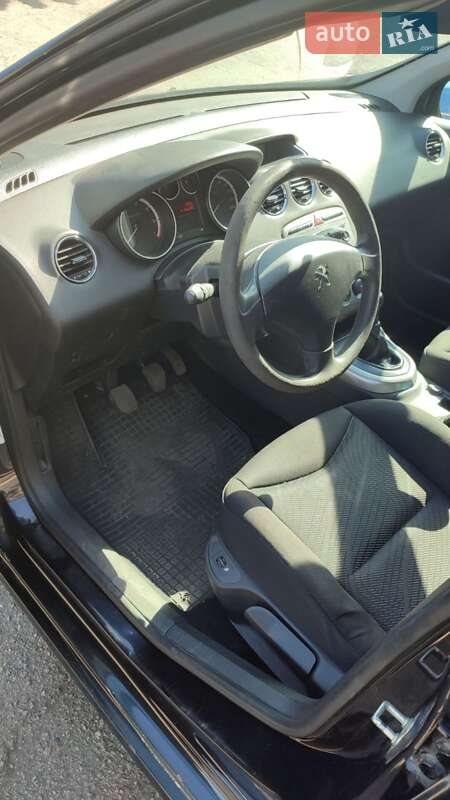 Хэтчбек Peugeot 308 2011 в Запорожье