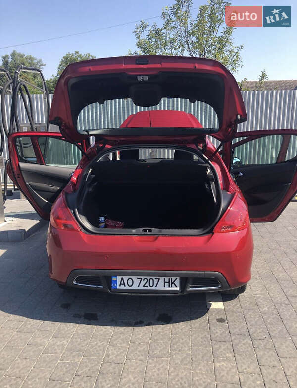 Хетчбек Peugeot 308 2010 в Ужгороді