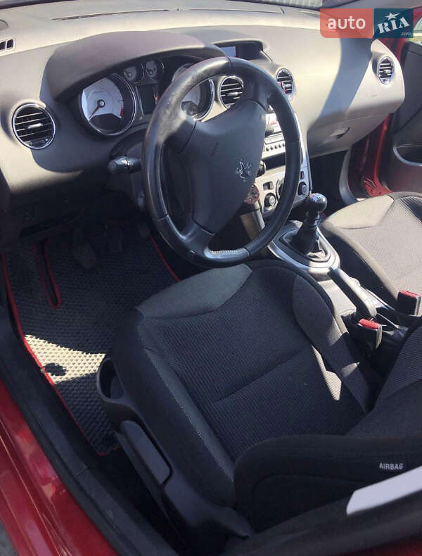 Хетчбек Peugeot 308 2010 в Ужгороді