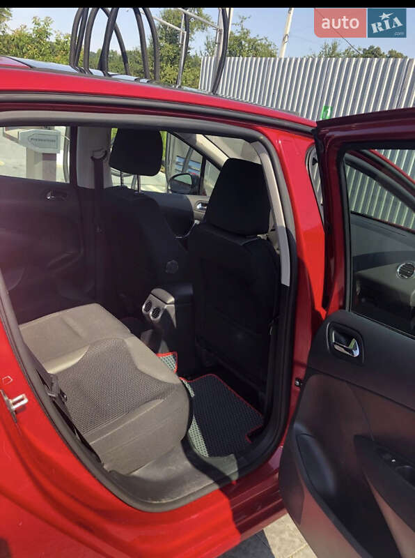 Хетчбек Peugeot 308 2010 в Ужгороді