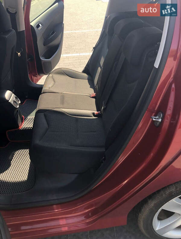 Хетчбек Peugeot 308 2010 в Ужгороді