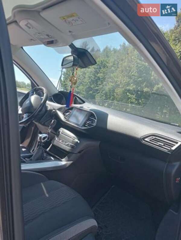 Универсал Peugeot 308 2015 в Цумани