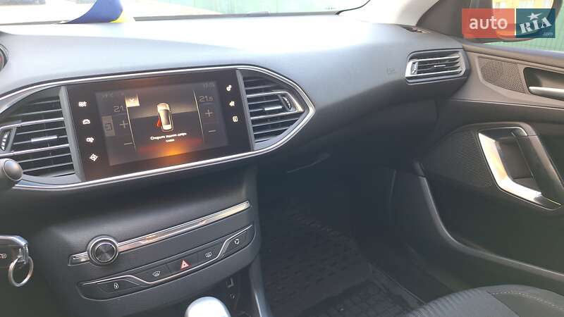 Універсал Peugeot 308 2015 в Дніпрі