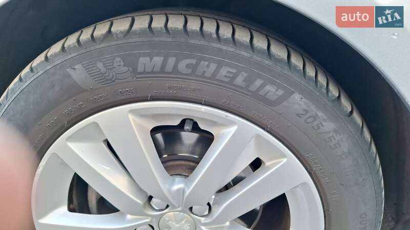 Універсал Peugeot 308 2015 в Дніпрі