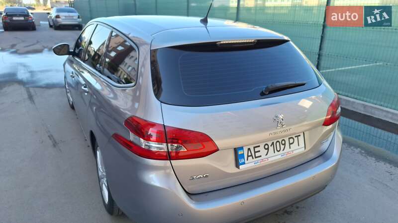 Універсал Peugeot 308 2015 в Дніпрі