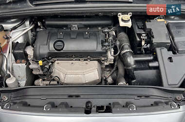 Хэтчбек Peugeot 308 2011 в 