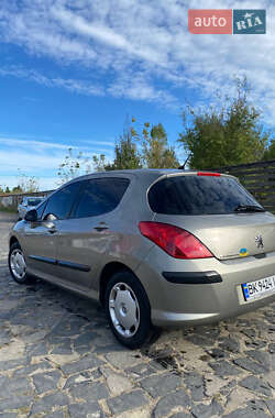 Хэтчбек Peugeot 308 2010 в Березному