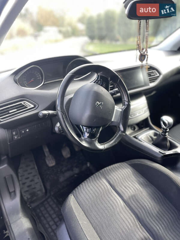 Хэтчбек Peugeot 308 2014 в Шептицькому