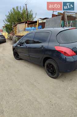 Хэтчбек Peugeot 308 2011 в 
