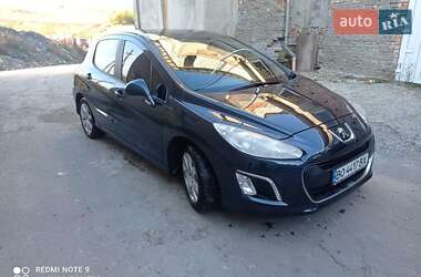 Хэтчбек Peugeot 308 2011 в Бережанах