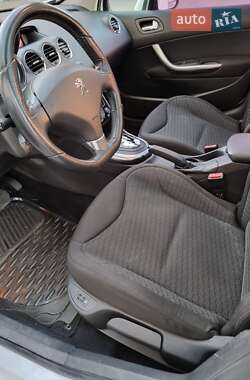Хэтчбек Peugeot 308 2012 в 