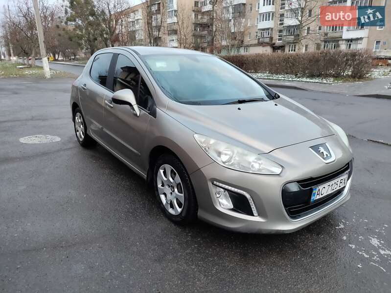 Хэтчбек Peugeot 308 2011 в Луцке