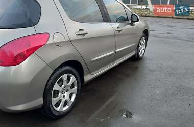 Хэтчбек Peugeot 308 2011 в Луцке