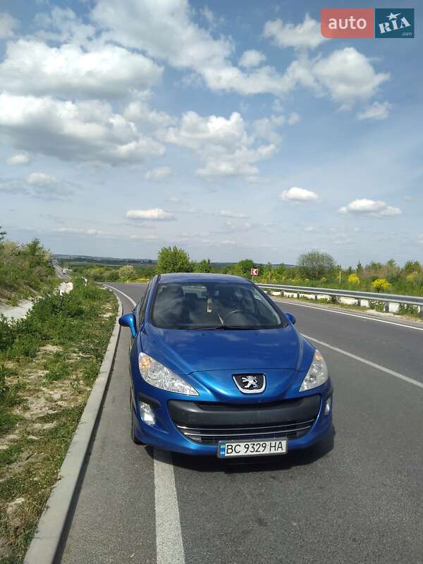 Хэтчбек Peugeot 308 2010 в Самборе