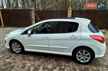 Хетчбек Peugeot 308 2012 в Охтирці