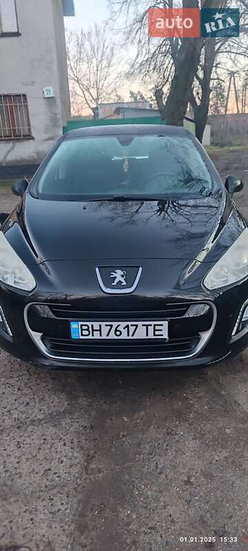 Хэтчбек Peugeot 308 2011 в 