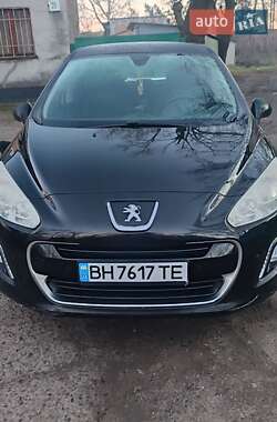 Хэтчбек Peugeot 308 2011 в 