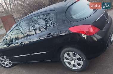 Хэтчбек Peugeot 308 2011 в 