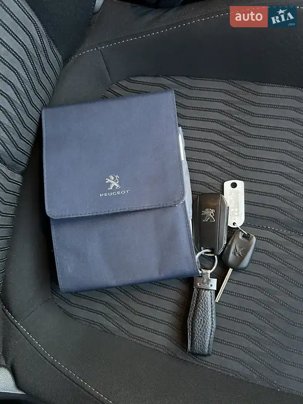 Универсал Peugeot 308 2016 в Киеве документ