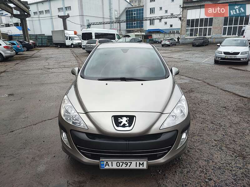 Хэтчбек Peugeot 308 2010 в 