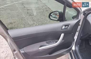 Хэтчбек Peugeot 308 2010 в 