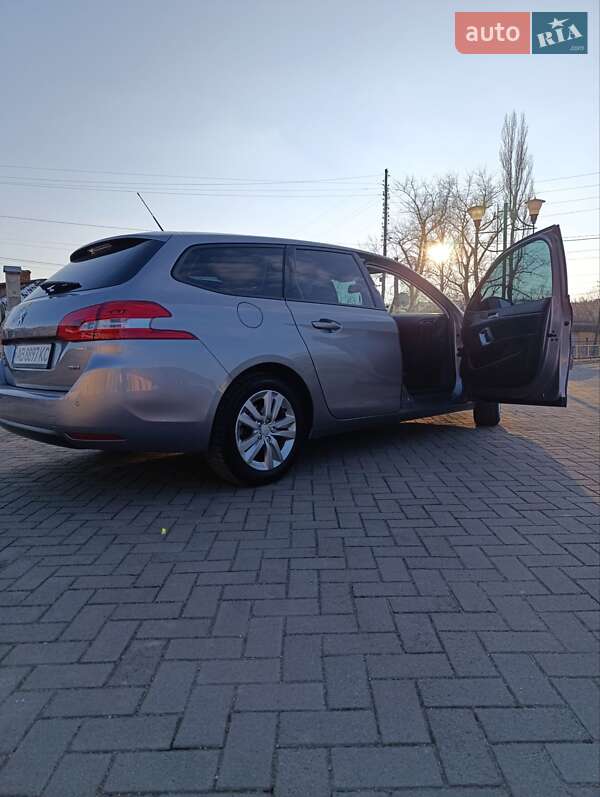 Универсал Peugeot 308 2015 в Могилев-Подольске