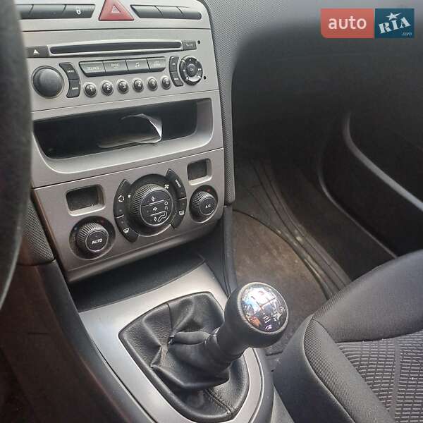 Хэтчбек Peugeot 308 2008 в Киеве