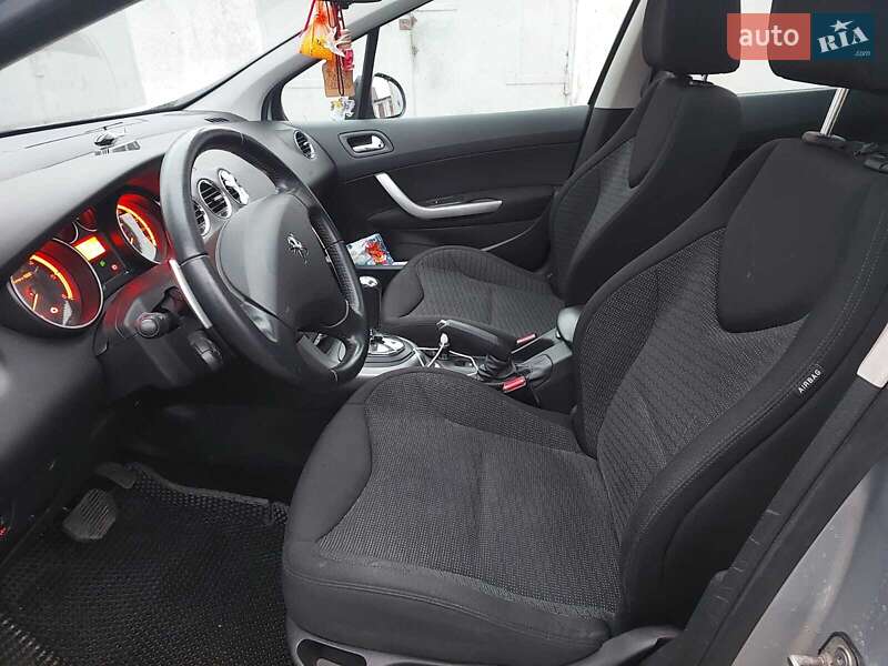 Универсал Peugeot 308 2010 в Коростене