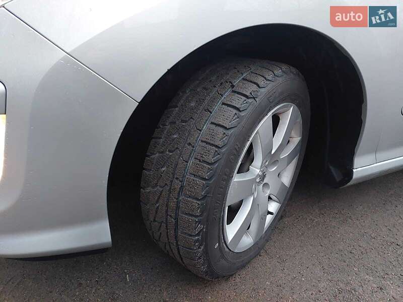 Универсал Peugeot 308 2010 в Коростене