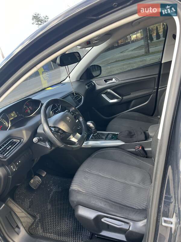 Універсал Peugeot 308 2015 в Новояворівську