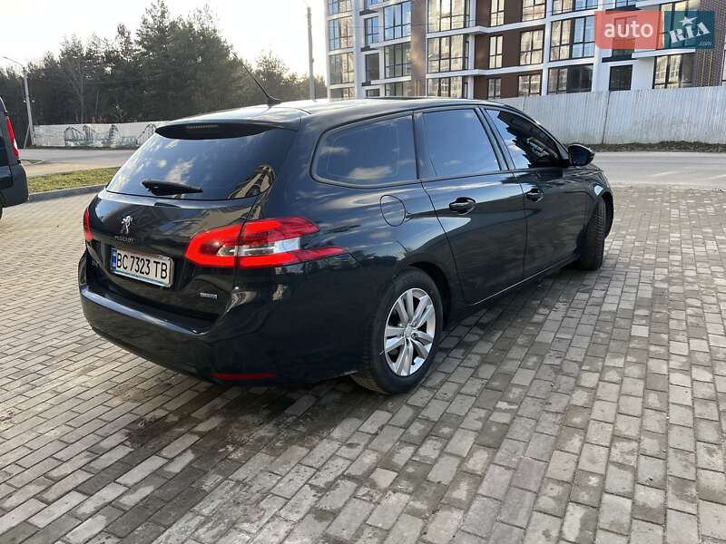 Універсал Peugeot 308 2015 в Новояворівську