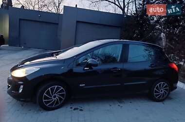 Хэтчбек Peugeot 308 2010 в 