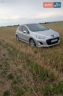 Хетчбек Peugeot 308 2011 в Сараті