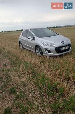 Хетчбек Peugeot 308 2011 в 