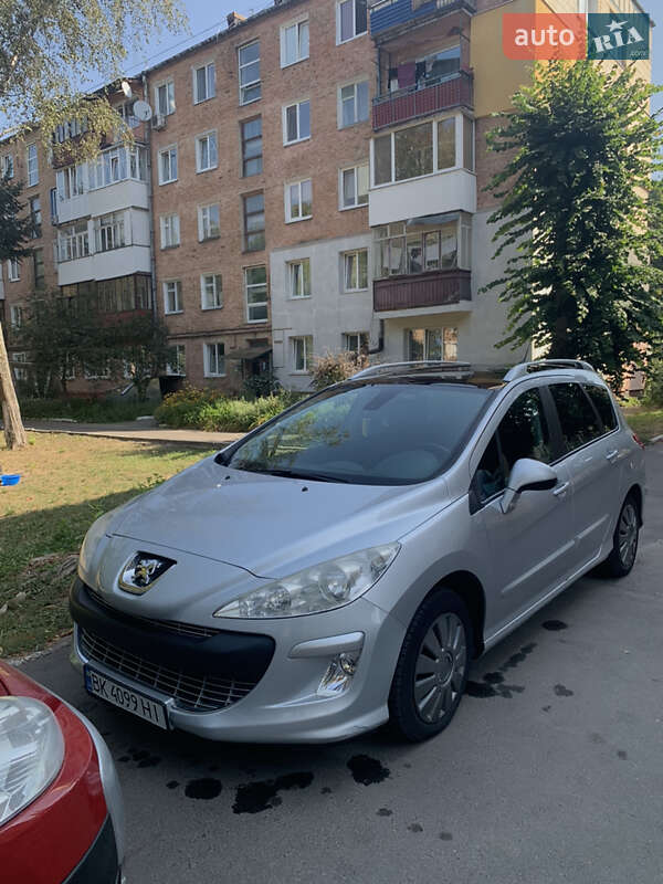 Универсал Peugeot 308 2010 в Ровно