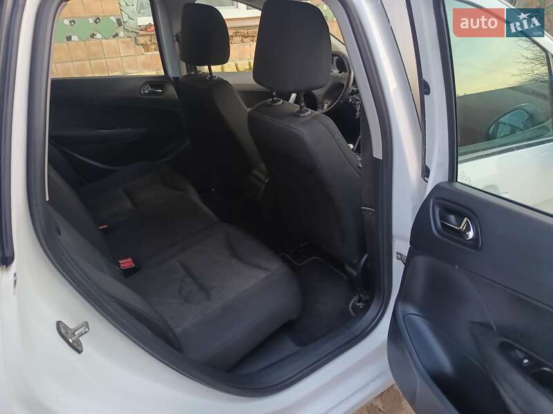 Универсал Peugeot 308 2013 в Дубно