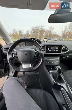 Хетчбек Peugeot 308 2014 в 