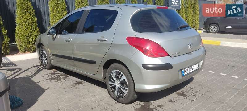 Хетчбек Peugeot 308 2010 в Коростені