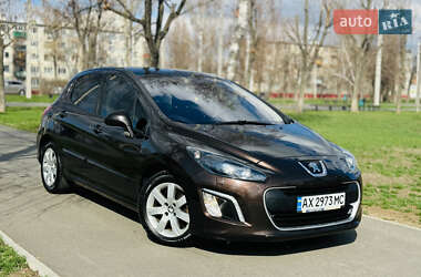 Хэтчбек Peugeot 308 2012 в 