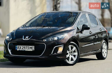 Хэтчбек Peugeot 308 2012 в 