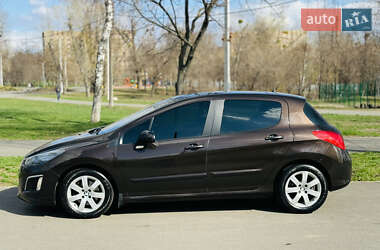 Хэтчбек Peugeot 308 2012 в 