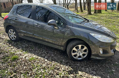 Хэтчбек Peugeot 308 2011 в 