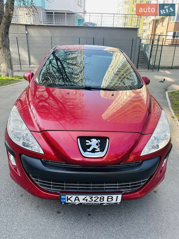 Хэтчбек Peugeot 308 2010 в Киеве